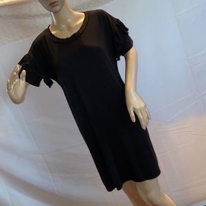 Made in USA 🇺🇸 Black Ruffle Sleeves Shift T-Shirt Dress Small Thyme & Honey